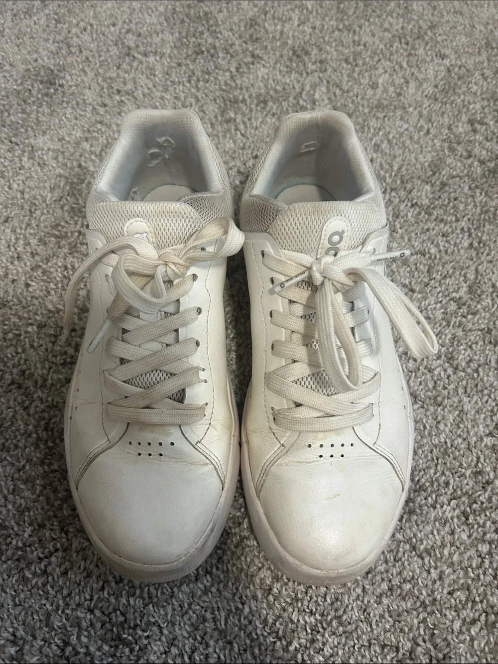 On The Roger Advantage Sneaker